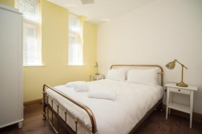 Marlborough Hall Apartment - Quiet